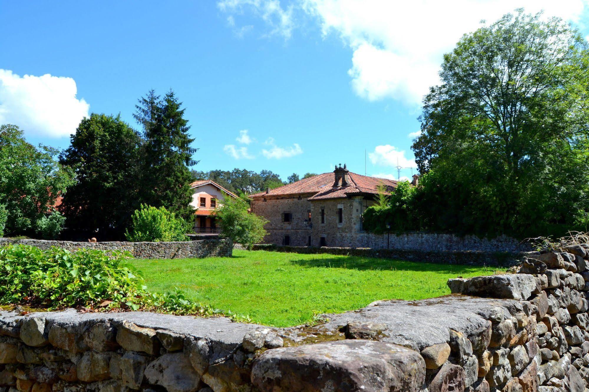 Hotel Termas De Lierganes Exterior photo